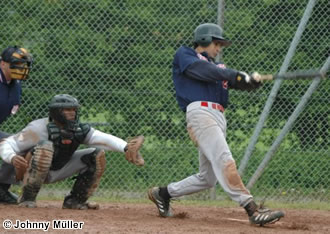 <a href="http://www.challengers.ch/playerprofile/zeller-saentis/?liga=NLA" title="See Player Profile for Saentis Zeller">Saentis Zeller</a> went a perfect 3-for-3 with three runs scored.